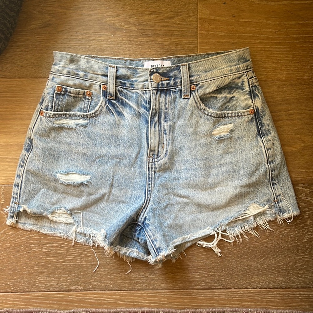 PISTOLA frayed denim shorts.
